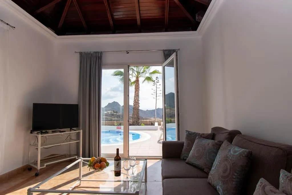 Villa Simona. Peaceful 3 Bedroom Villa. Chayofa